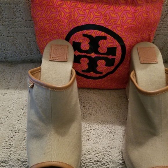 BRAND NEW TORY BURCH CANVAS WEDGE SANDALS SIZE 7 - Picture 2 of 3
